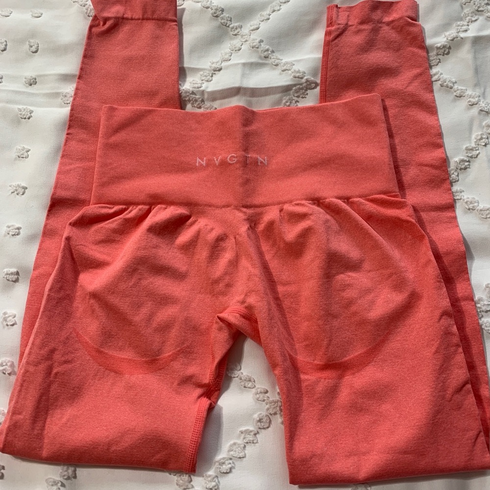 BRAND NEW NVGTN coral leggings